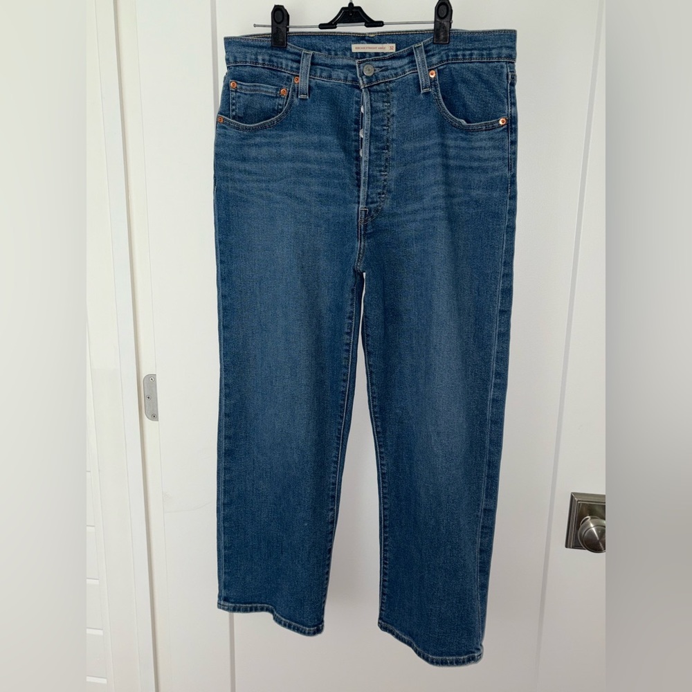 Levi's Ribcage straight ankle jeans sz 32 EUC LN button fly